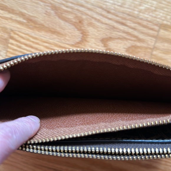 Calvin Klein 2 bags in one! - Picture 4 of 7